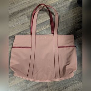 NWOT Lululemon Daily Multi-Pocket Tote Bag 20L